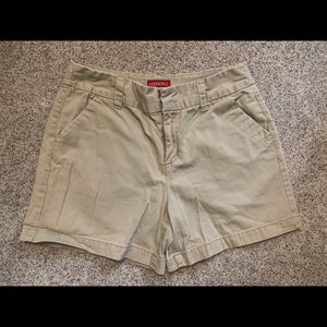 Kaki shorts